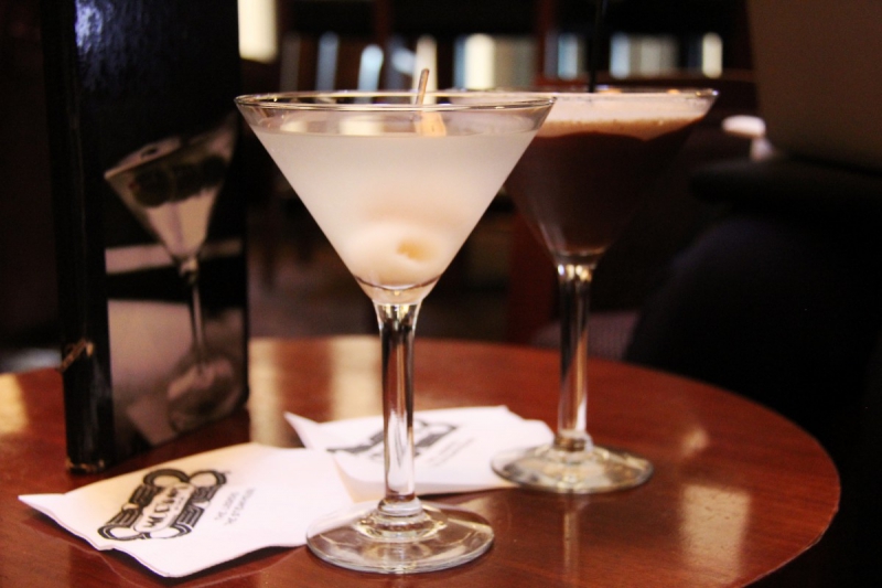 boite-nuit-ST JULIEN-min_martini_bar_lychee_chocolate_alcohol_liquor_happy_hour_happy-910161